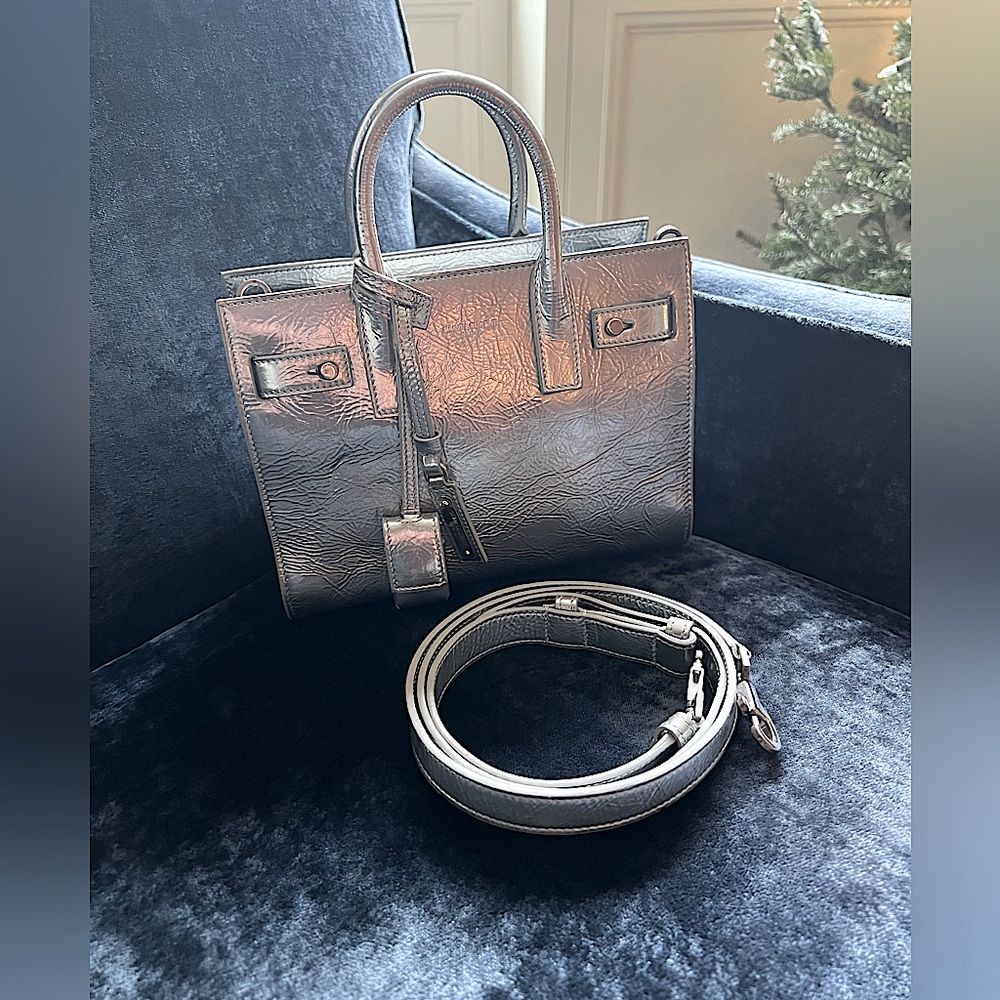 SAINT LAURENT LEATHER SAC DE JOUR! PRISTINE! SILVER CRACKLED LEATHER! WORN ONCE! - Picture 5 of 13
